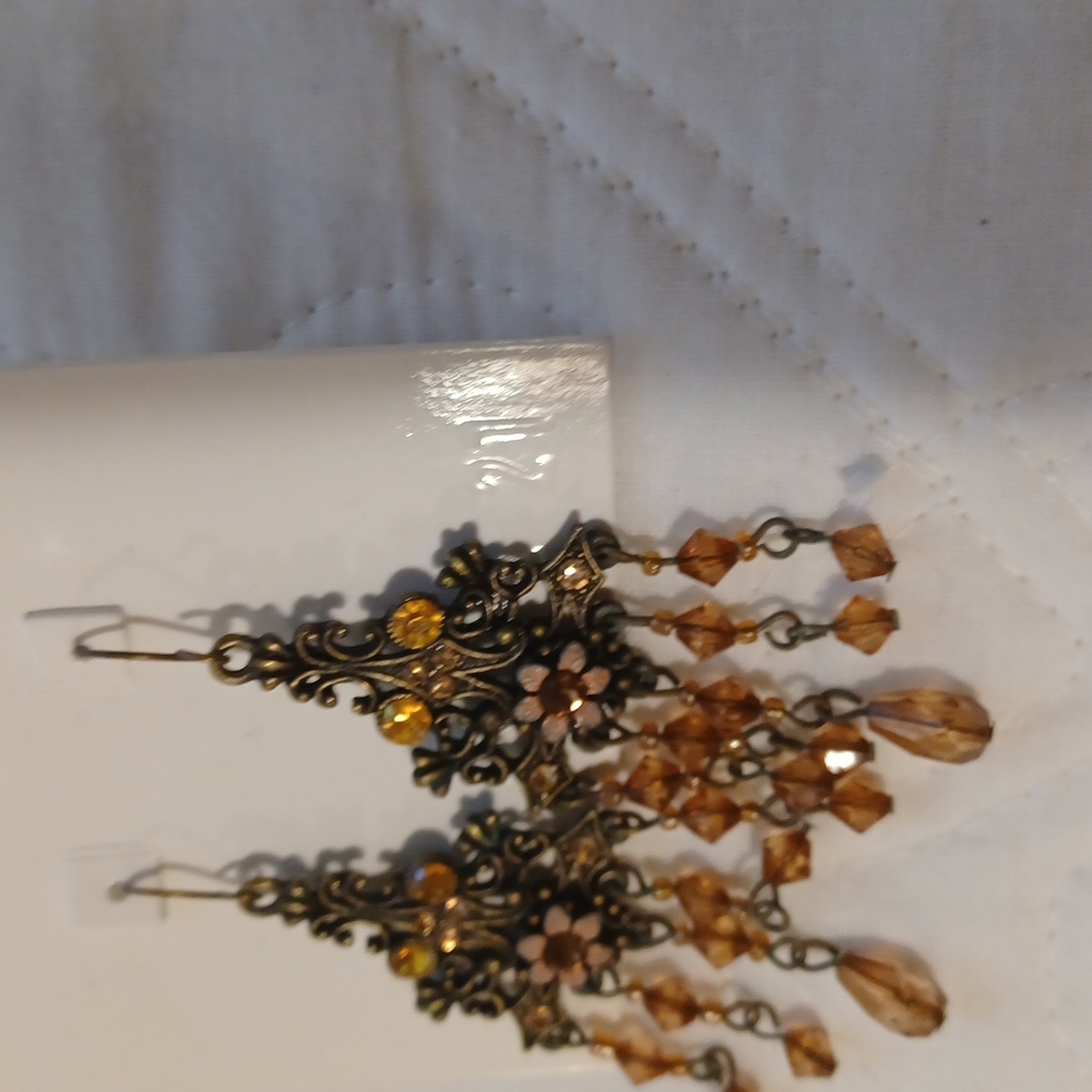 Chandelier earrings - Picture 3 of 3